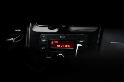 Loi sur la modernisation de la radio : le Sénat vote le DAB+ obligatoire dans les voitures neuves