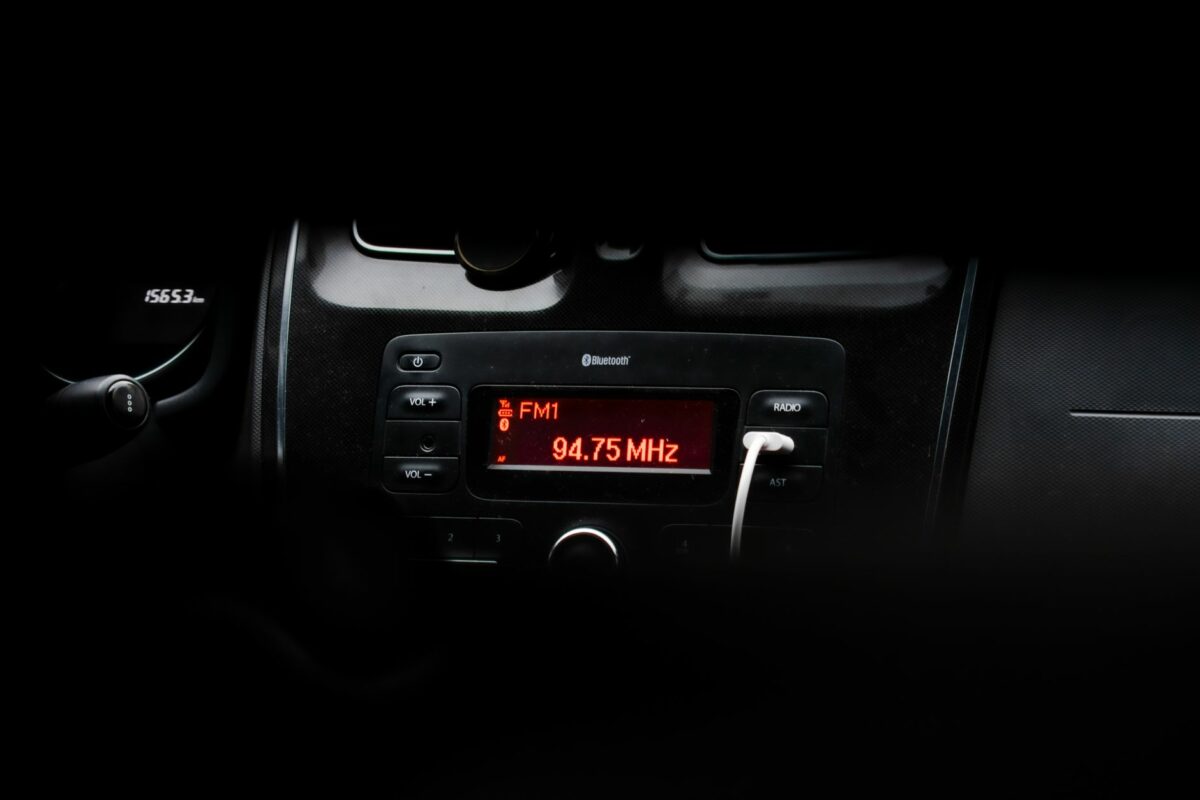 Loi sur la modernisation de la radio : le Sénat vote le DAB+ obligatoire dans les voitures neuves